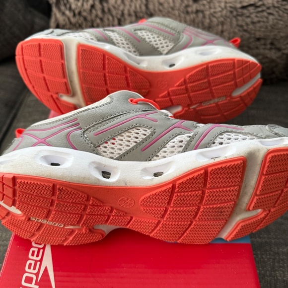 Speedo water shoes, size 7 - Picture 5 of 5